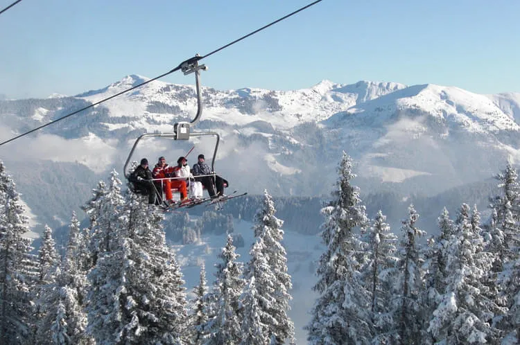 Skiurlaub-mit-der-Familie